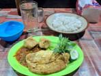 Pecel-telor-pecel-telur-e.jpg