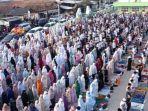 Pelaksanaan-Ibadah-Salat-Idul-Fitri-di-Masjid-Jami-Syubban-Kaujon-Kota-Serang.jpg