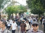 Ribuan-tenaga-honorer-di-Banten-menggelar-aksi-damai-di-KP3B.jpg