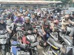 Ribuan-warga-Cilegon-di-kantor-Samsat.jpg