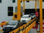 Sejumlah-mobil-eluar-dari-kapal-ferry-saat-tiba-di-Pelabuhan-Merak.jpg