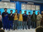 Sejumlah-pelajar-di-Cilegon-Banten-bersorak-sorai-mempunyai-KTP-Elektronik-atau-KTP-el.jpg