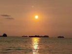 Sunset-Pulau-Merak-Kecil-k.jpg