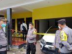 TKP-satu-keluarga-yang-tewas-diduga-diracun-di-Jalan-Sudiro-Gang-Durian.jpg