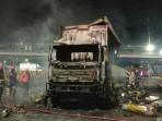 Truk-terbakar-di-dermaga-1-Pelabuhan-Merak.jpg
