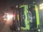 Truk-terjungkal-di-jalan-raya-Serang.jpg
