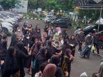 Warga-padarincang-demo.jpg