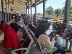 antrean-penumpang-di-stasiun-kai-serang.jpg