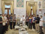 bupati-ratu-tatu-bertemu-organisasi-pekerja-atau-buruh.jpg