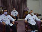 bupati-tangerang-ahmed-zaki-iskandar-sedang-rapat.jpg