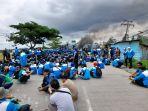 buruh-unjuk-rasa-jalan-serang-tangerang-tertutup.jpg