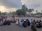 demo-mahasiswa-banten-13-april-mahasiswa-serang.jpg