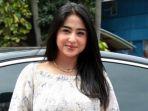 dewi-perssik-ketika-ditemui-di-gedung-trans-tv.jpg