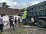 evakuasi-mobil-truk-oleh-anggota-polsek-malingping.jpg