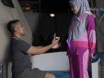 faris-melamar-nathalie-holscher-di-momen-ulang-tahun-ibunda-baby-adzam-itu.jpg