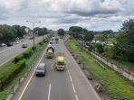 foto-aktivitas-lalu-lintas-di-tol-tangerang-merak-terpantau-ramai.jpg