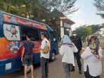 foto-sejumlah-pegawai-pemprov-banten-sedang-melakukan-penukaran-uang-pecahan-baru.jpg