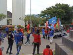 foto-unjuk-rasa-di-depan-kawasan-pusat-pemerintahan-provinsi-banten.jpg