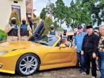 foto-viral-di-twitter-memperlihatkan-habib-bahar-bin-smith-menaikki-mobil-sport-car-ferrari.jpg