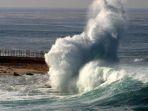 gelombang-tinggi-diperairan-selat-sunda.jpg