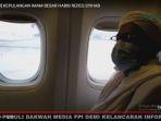 habib-rizieq-shihab-berada-di-dalam-pesawat.jpg