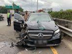 ilustrasi-kecelakaan-mercedes-benz-di-tol.jpg