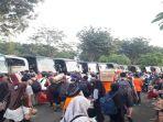 ilustrasi-mudik-menggunakan-armada-transportasi-bus.jpg