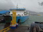 kapal-ferry-saat-bersandar-di-dermaga-1-pelabuhan-merak.jpg