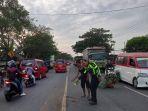 kecelakaan-lalu-lintas-terjadi-di-Jalan-Raya-Serang-Jakarta.jpg