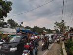 kemacetan-panjang-kendaraan-terjadi-di-jalan-raya-caringin-usai-wisata-pantai-carita-2.jpg