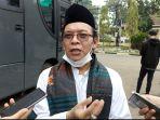 ketua-umum-mui-banten-kh-tb-hamdi-maani-saat-di-mapolda-banten.jpg