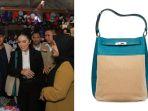 krisdayanti-memakai-tas-hermes-saat-blusukan-ke-pasar-singosari-malang-pada-29-maret-2023.jpg