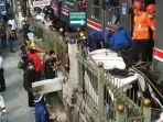 krl-commuter-line-jabodetabek-menabrak-sebuah-mobil-di-antara-stasiun-citayam-dan-depok.jpg