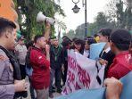mahasiswa-cilegon-demo.jpg