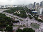 massa-aksi-damai-212-memenuhi-kawasan-silang-monas.jpg