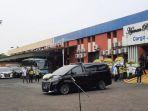 mobil-jenazah-yang-rencananya-membawa-jenazah-emmeril-kahn-mumtadz.jpg