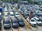 mobil-pemudik-antre-di-Dermaga-Pelabuhan-Eksekutif-Merak.jpg