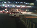 mobil-putar-balik-di-kota-serang-pemudik-mudik.jpg