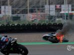 motor-pebalap-dari-tim-suzuki-ecstar-alex-rins-terbakar.jpg