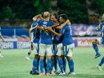 para-pemain-persib-bandung-merayakan-gol-yang-dibukukan.jpg