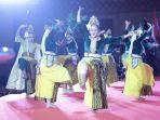 penampilan-penari-asal-kabupaten-serang-di-aoe-2022.jpg