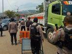 penyekatan-polres-cilegon-menuju-anyer.jpg