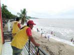 petugas-balawista-di-pantai-anyer.jpg
