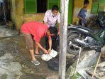 polisi-memasukkan-kepala-kucing-yang-viral-di-media-sosial-ke-dalam-karung-di-medan.jpg