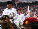 prabowo-subianto-menaiki-kuda-saat-menghadiri-kampanye-partai-gerindra-di-sugbk-pada-2014.jpg