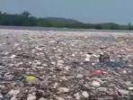 pulau-sangiang-dipenuhi-sampah1.jpg