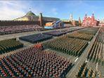 ribuan-tentara-rusia-saat-parade-upacara-peringatan-hari-kemenangan-di-lapangan-merah-moskow.jpg