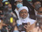 rizieq-shihab-mendatangi-mapolda-metro-jaya-untuk-menjalani-pemeriksaan-sebagai-tersangka.jpg
