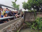 robinsar-dan-ketua-dprd-cilegon-tinjau-banjir.jpg