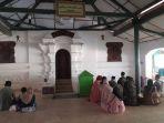 rombongan-peziarah-sudah-mulai-berdatangan-di-kawasan-wisata-religi-masjid-agung-banten.jpg